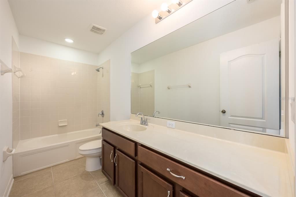 Под контрактом: $515,000 (4 спален, 2 ванн, 2532 Квадратных фут)