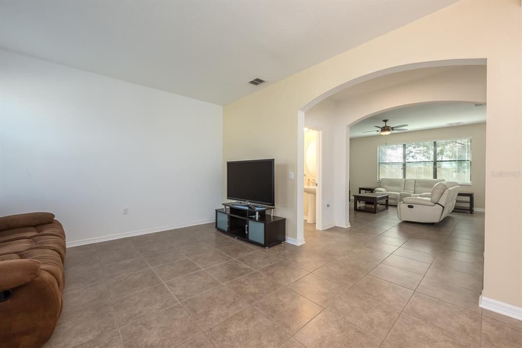 Под контрактом: $515,000 (4 спален, 2 ванн, 2532 Квадратных фут)