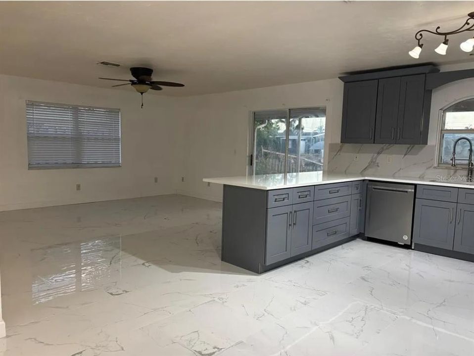 出租: $2,600 (3 贝兹, 2 浴室, 1667 平方英尺)