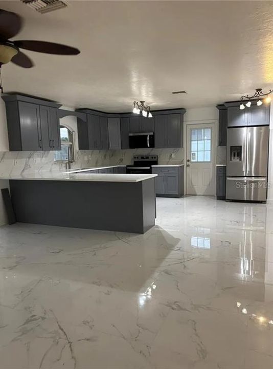 出租: $2,600 (3 贝兹, 2 浴室, 1667 平方英尺)