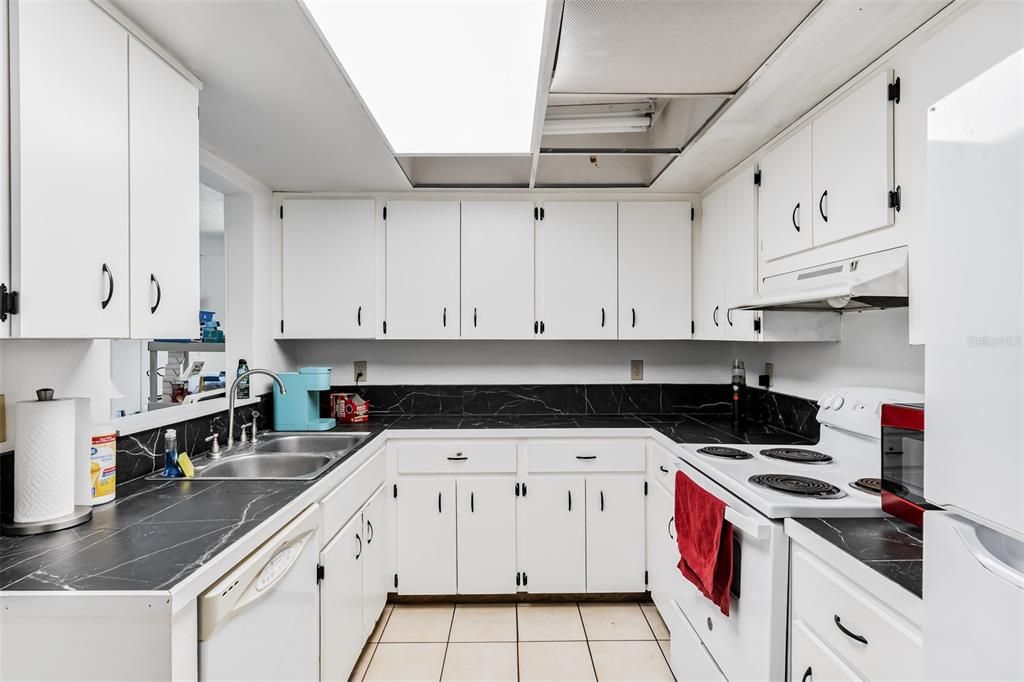 На продажу: $405,000 (3 спален, 0 ванн, 2020 Квадратных фут)