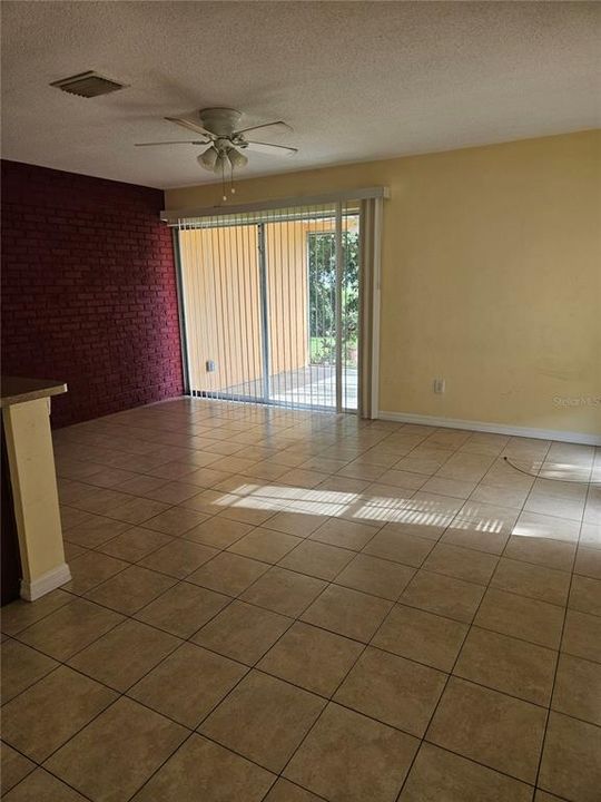 For Rent: $1,380 (1 beds, 1 baths, 600 Square Feet)