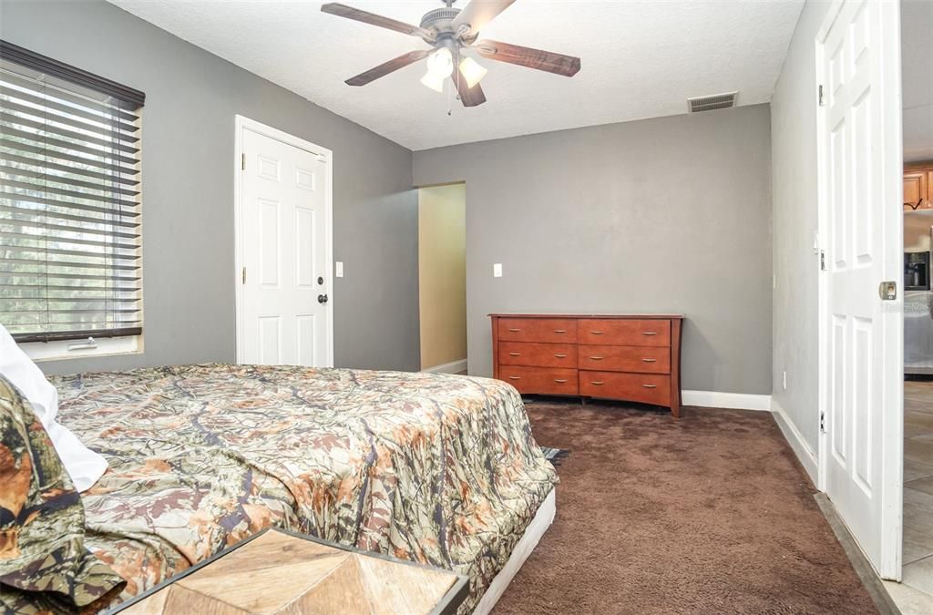 待售: $850,000 (5 贝兹, 4 浴室, 4143 平方英尺)