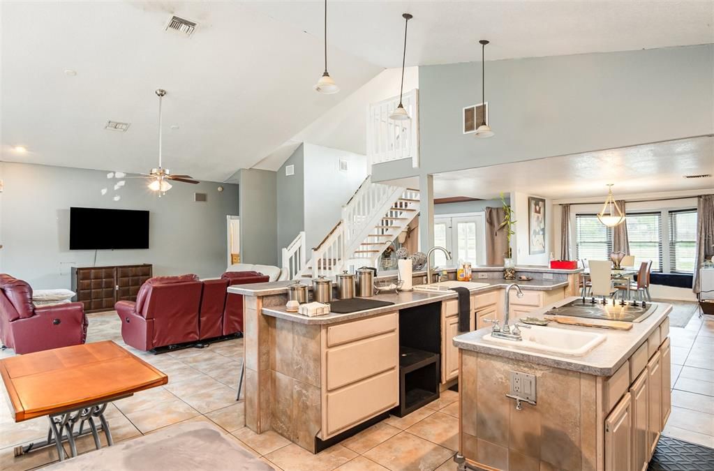 待售: $850,000 (5 贝兹, 4 浴室, 4143 平方英尺)