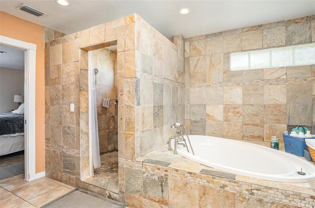 待售: $850,000 (5 贝兹, 4 浴室, 4143 平方英尺)