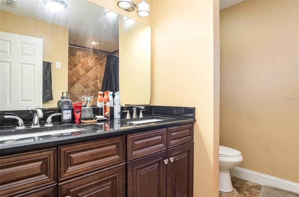 待售: $850,000 (5 贝兹, 4 浴室, 4143 平方英尺)