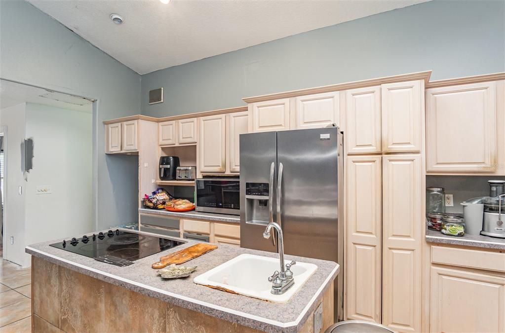 待售: $850,000 (5 贝兹, 4 浴室, 4143 平方英尺)