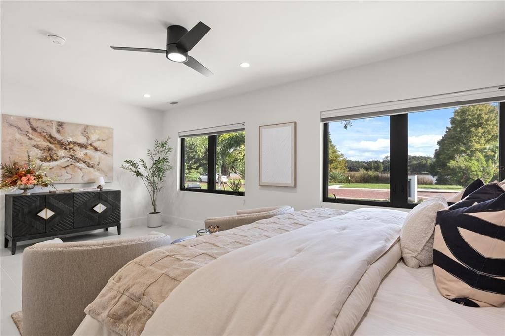 合同活跃: $1,599,900 (3 贝兹, 3 浴室, 2432 平方英尺)