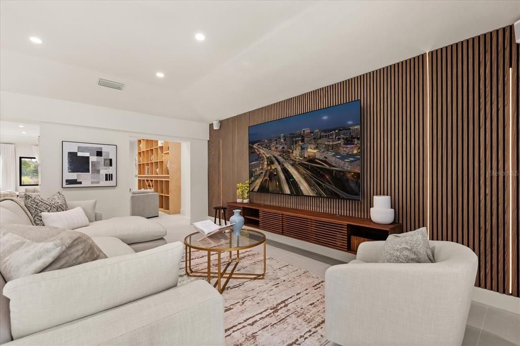 合同活跃: $1,599,900 (3 贝兹, 3 浴室, 2432 平方英尺)