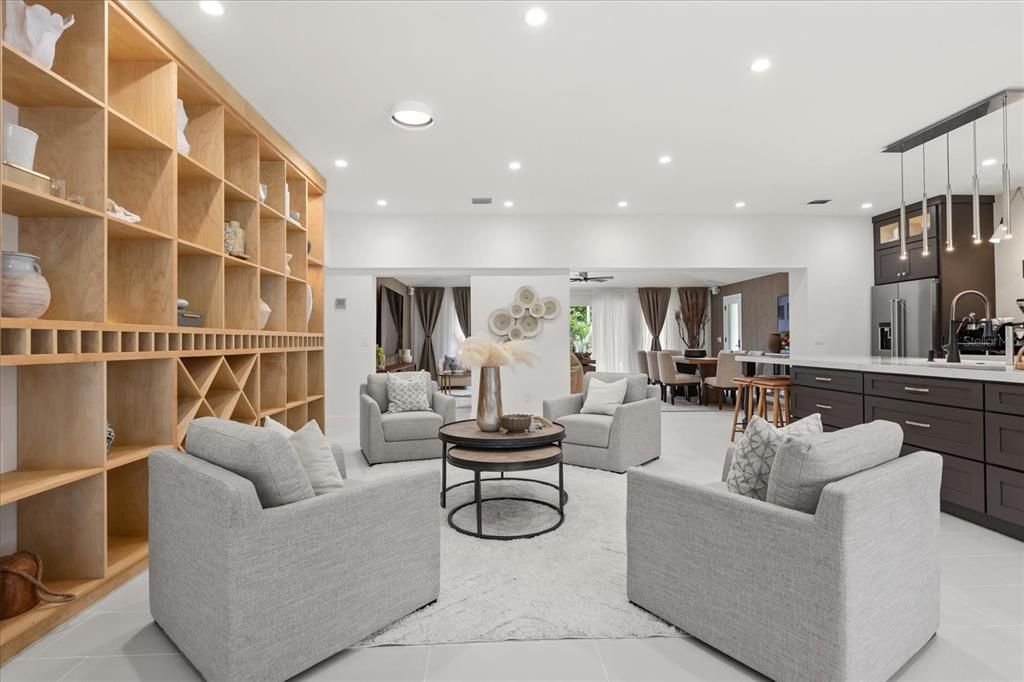 合同活跃: $1,599,900 (3 贝兹, 3 浴室, 2432 平方英尺)