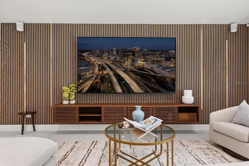 合同活跃: $1,599,900 (3 贝兹, 3 浴室, 2432 平方英尺)