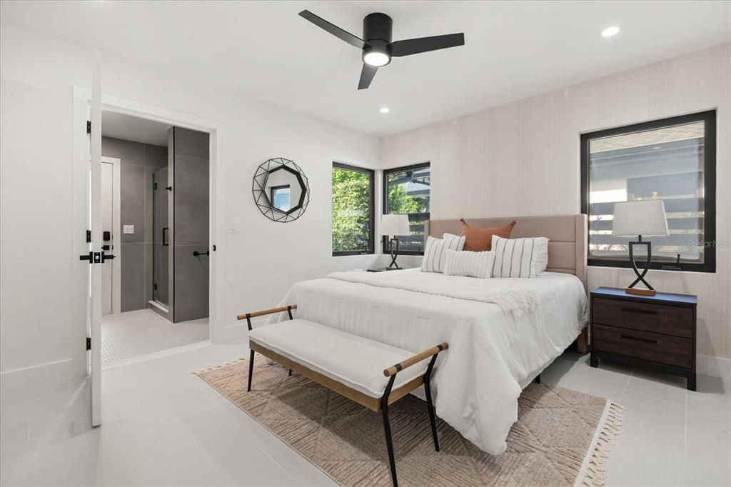 合同活跃: $1,599,900 (3 贝兹, 3 浴室, 2432 平方英尺)