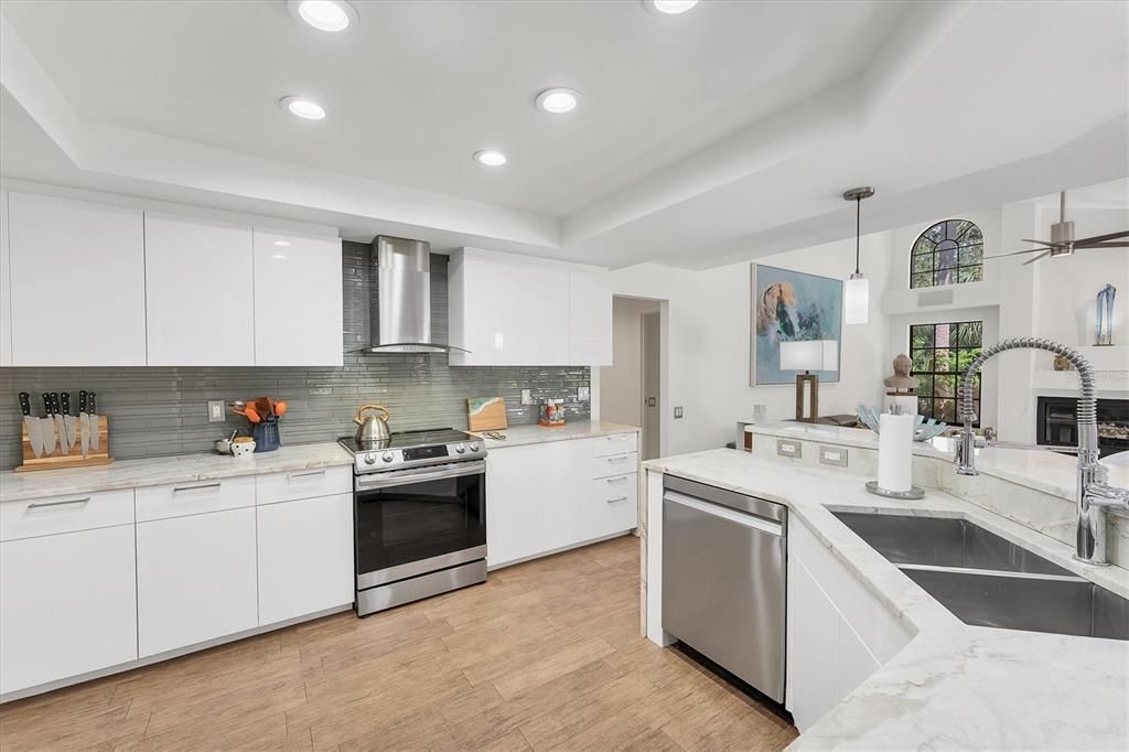 待售: $850,000 (3 贝兹, 2 浴室, 2471 平方英尺)