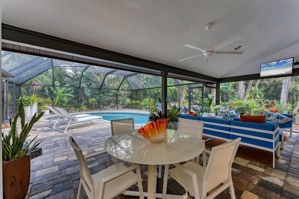 待售: $850,000 (3 贝兹, 2 浴室, 2471 平方英尺)