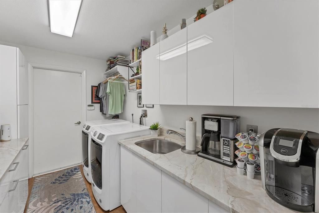 待售: $850,000 (3 贝兹, 2 浴室, 2471 平方英尺)