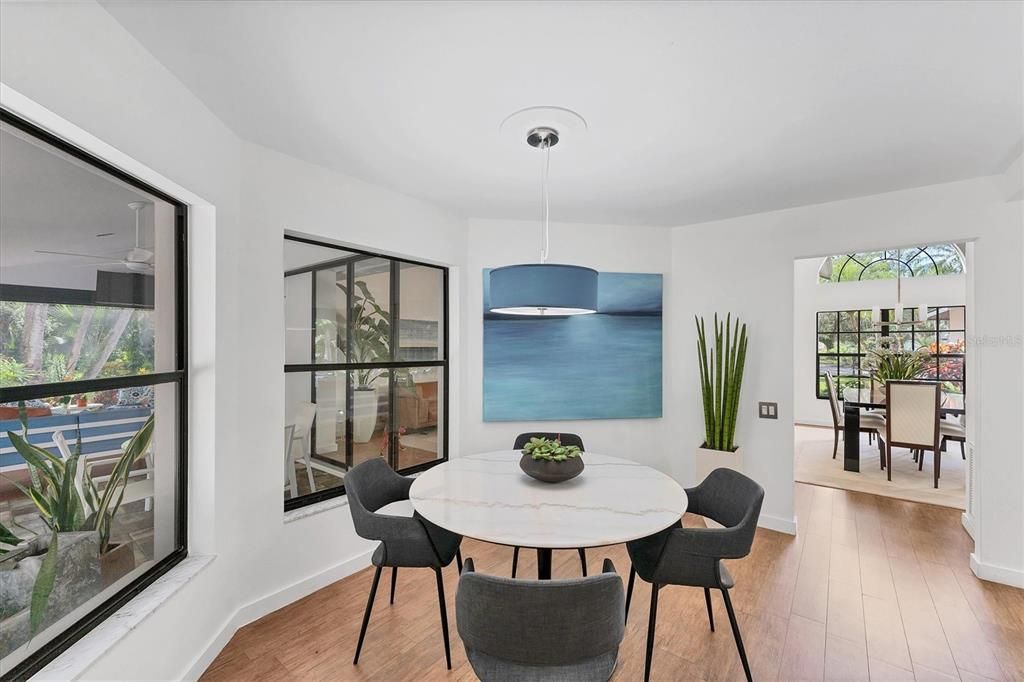 待售: $850,000 (3 贝兹, 2 浴室, 2471 平方英尺)