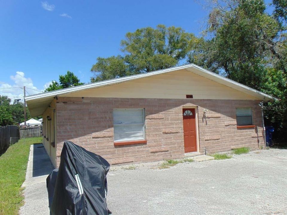 For Rent: $1,600 (2 beds, 1 baths, 1610 Square Feet)