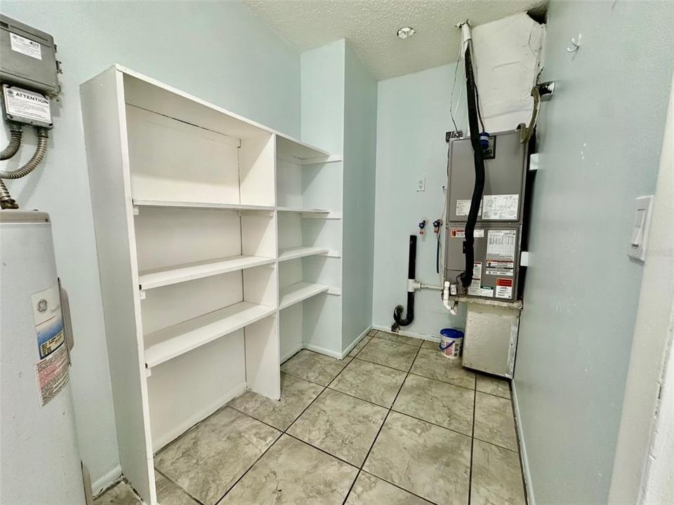 For Rent: $1,600 (2 beds, 1 baths, 1610 Square Feet)