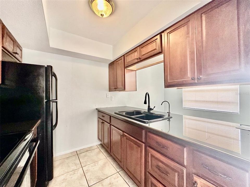 For Rent: $1,600 (2 beds, 1 baths, 1610 Square Feet)