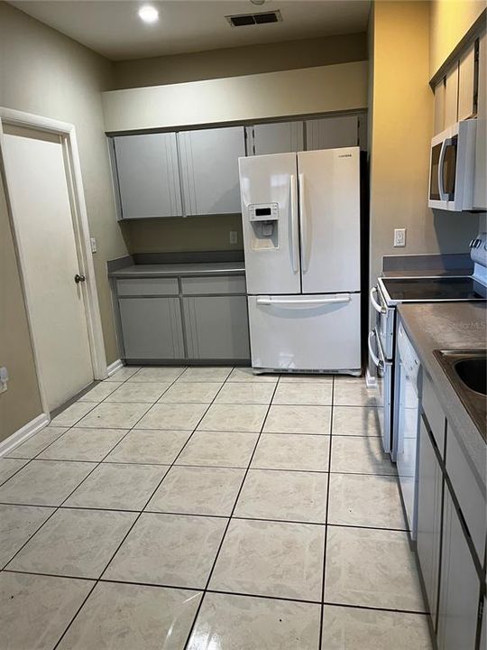 Active With Contract: $350,000 (3 beds, 2 baths, 1249 Square Feet)