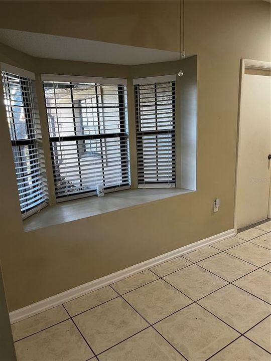 Active With Contract: $350,000 (3 beds, 2 baths, 1249 Square Feet)