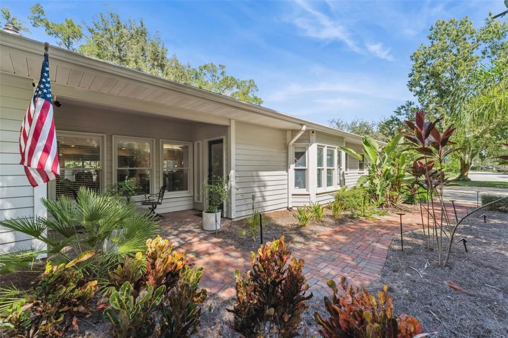 For Sale: $879,000 (3 beds, 2 baths, 2713 Square Feet)