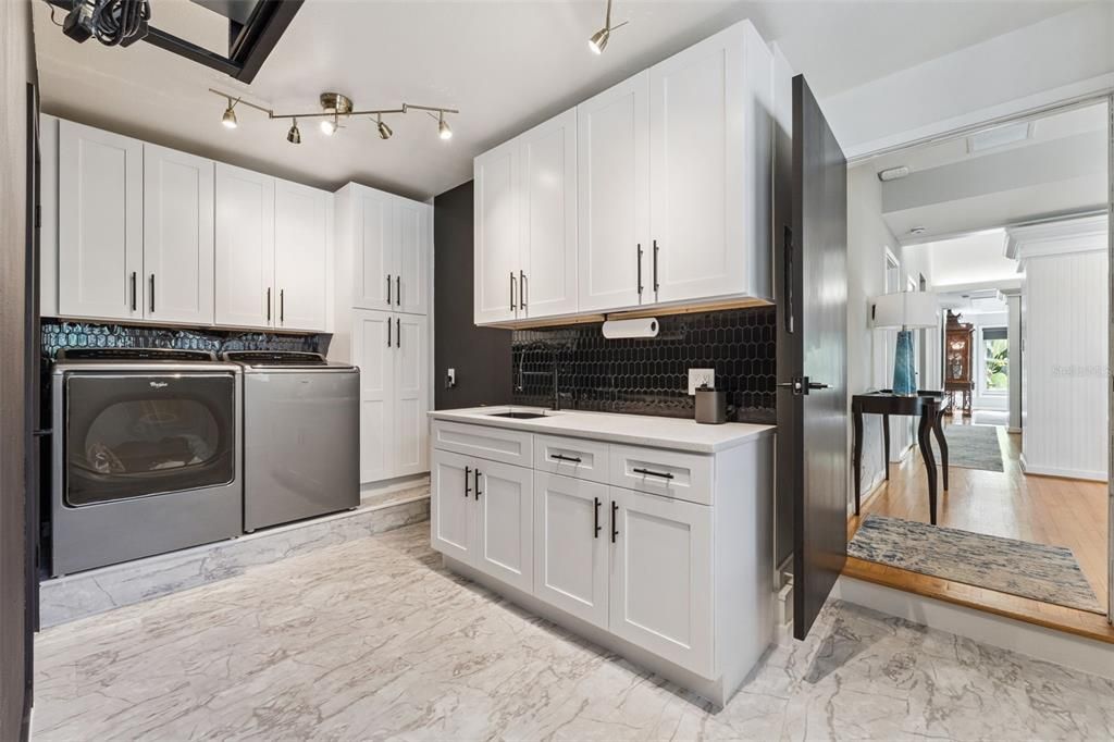 For Sale: $879,000 (3 beds, 2 baths, 2713 Square Feet)