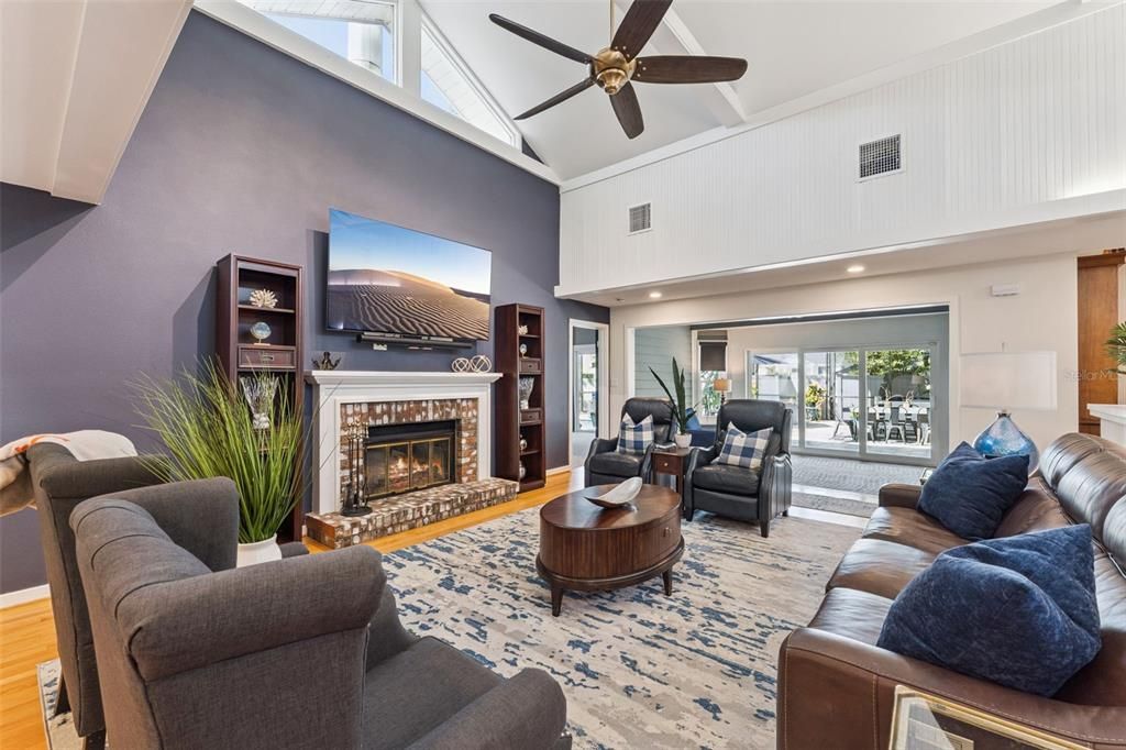 For Sale: $879,000 (3 beds, 2 baths, 2713 Square Feet)