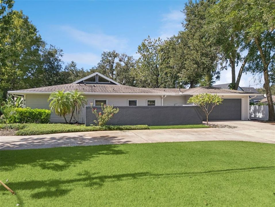 For Sale: $879,000 (3 beds, 2 baths, 2713 Square Feet)