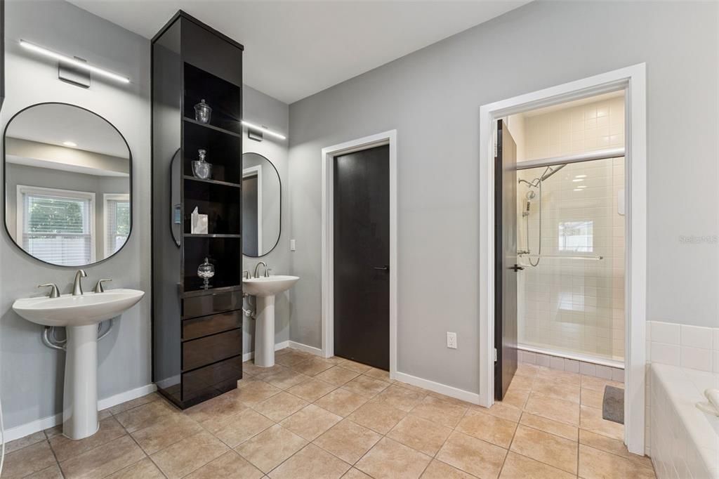 For Sale: $879,000 (3 beds, 2 baths, 2713 Square Feet)