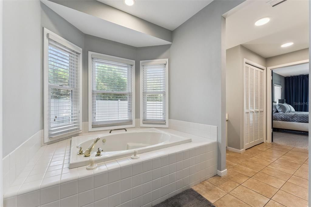 For Sale: $879,000 (3 beds, 2 baths, 2713 Square Feet)