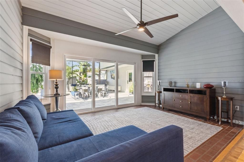 For Sale: $879,000 (3 beds, 2 baths, 2713 Square Feet)