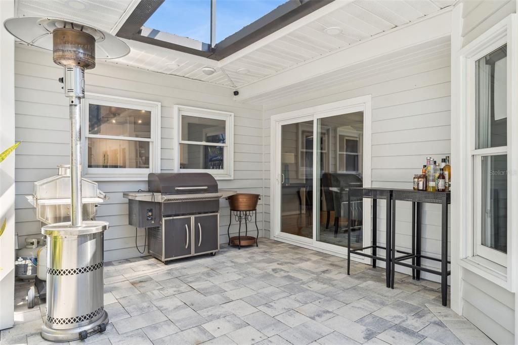 For Sale: $879,000 (3 beds, 2 baths, 2713 Square Feet)