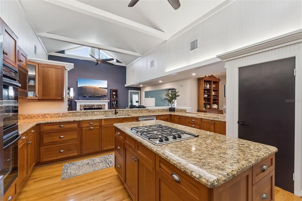 For Sale: $879,000 (3 beds, 2 baths, 2713 Square Feet)