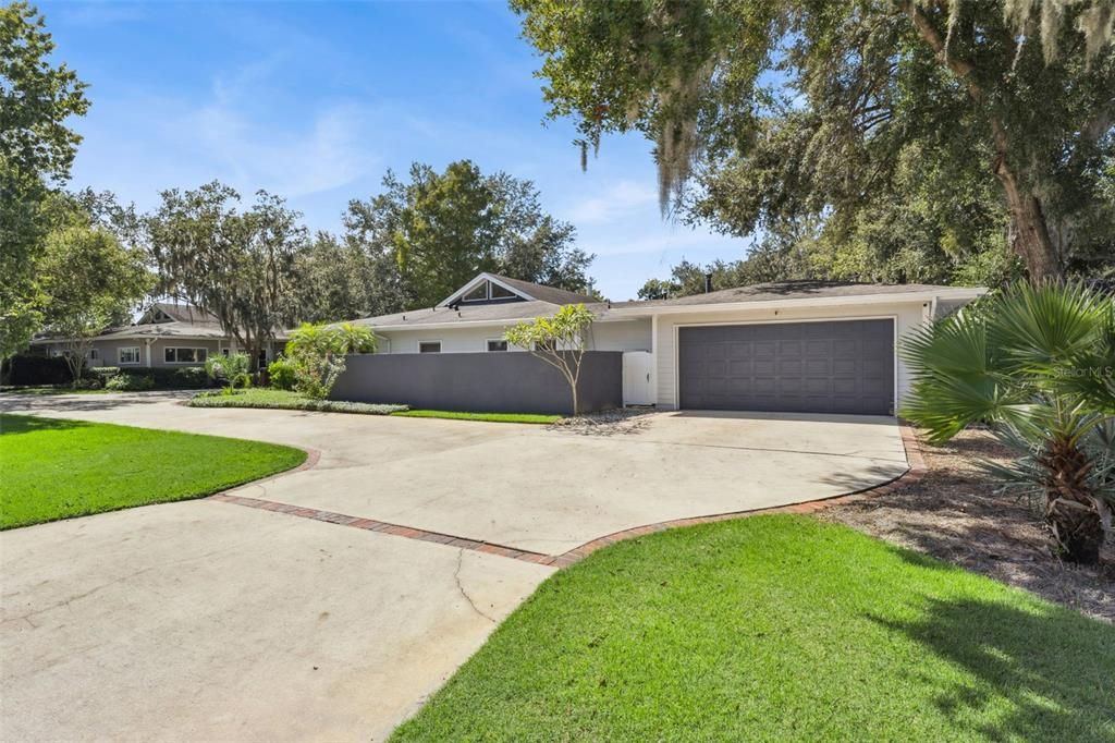 For Sale: $879,000 (3 beds, 2 baths, 2713 Square Feet)