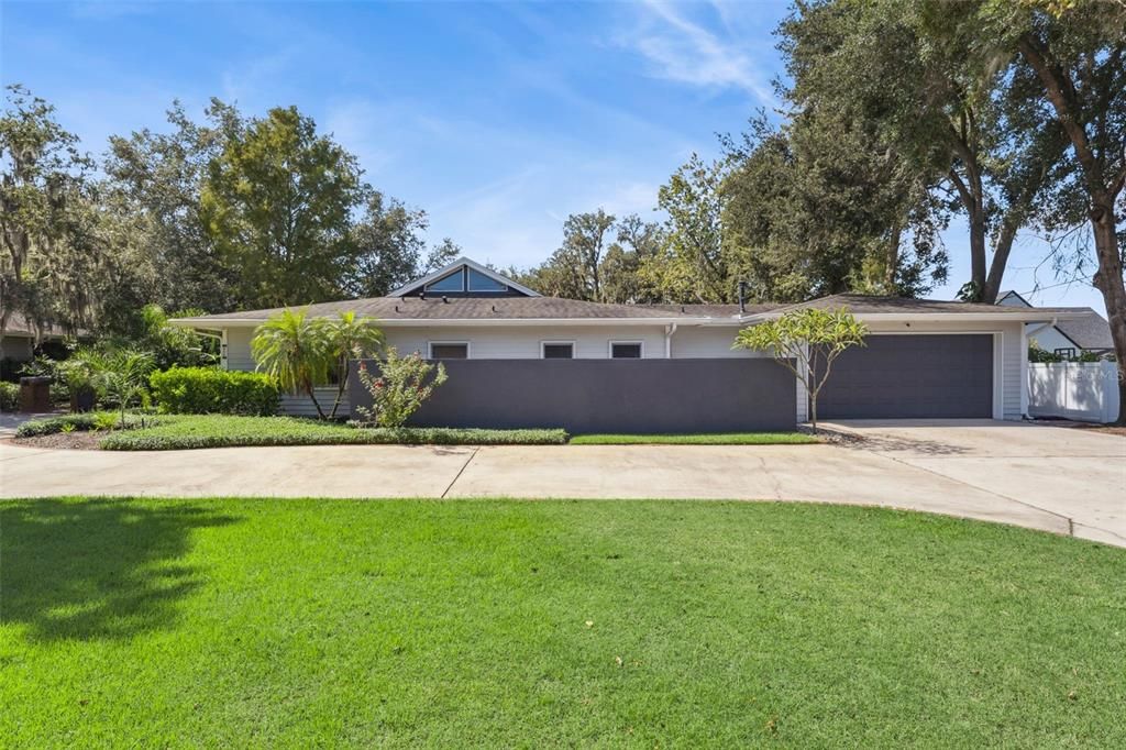 For Sale: $879,000 (3 beds, 2 baths, 2713 Square Feet)