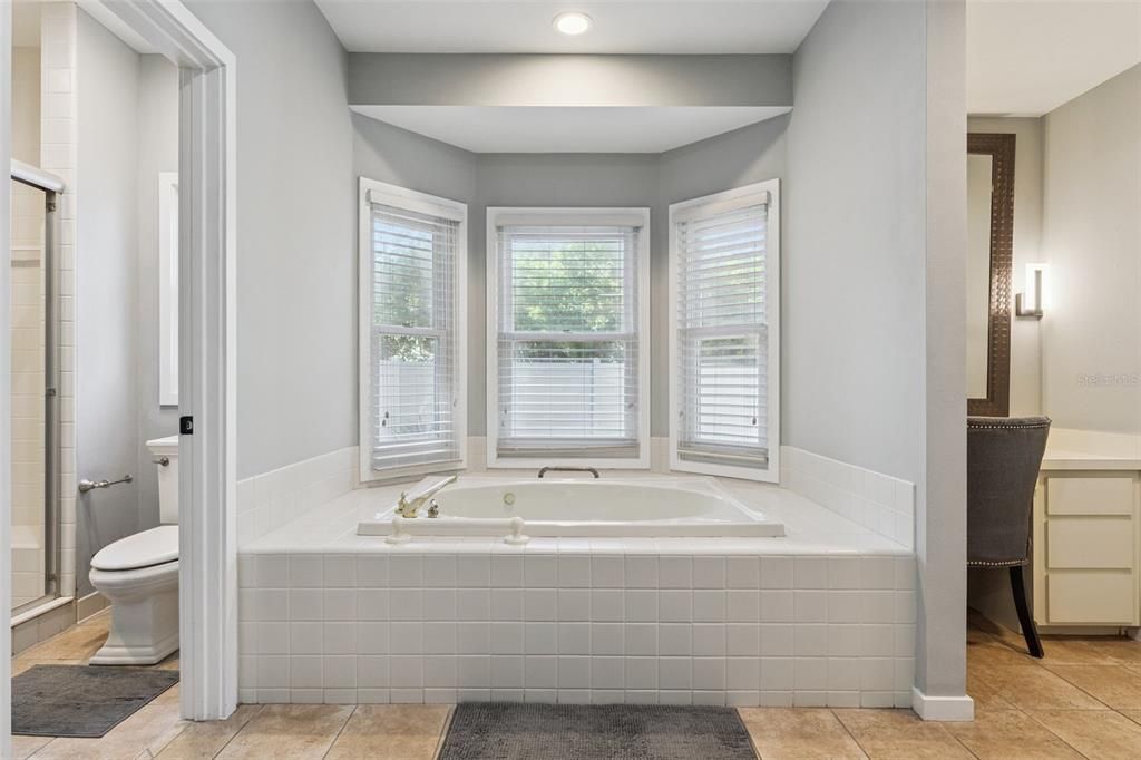 For Sale: $879,000 (3 beds, 2 baths, 2713 Square Feet)