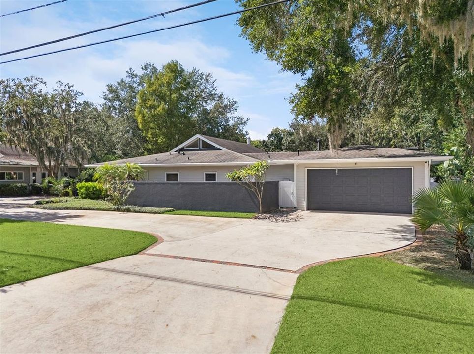 For Sale: $879,000 (3 beds, 2 baths, 2713 Square Feet)