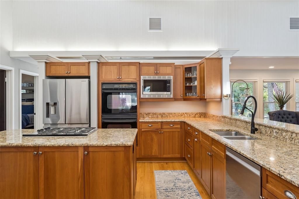 For Sale: $879,000 (3 beds, 2 baths, 2713 Square Feet)