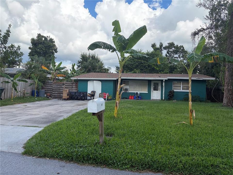 合同活跃: $255,000 (2 贝兹, 1 浴室, 1166 平方英尺)