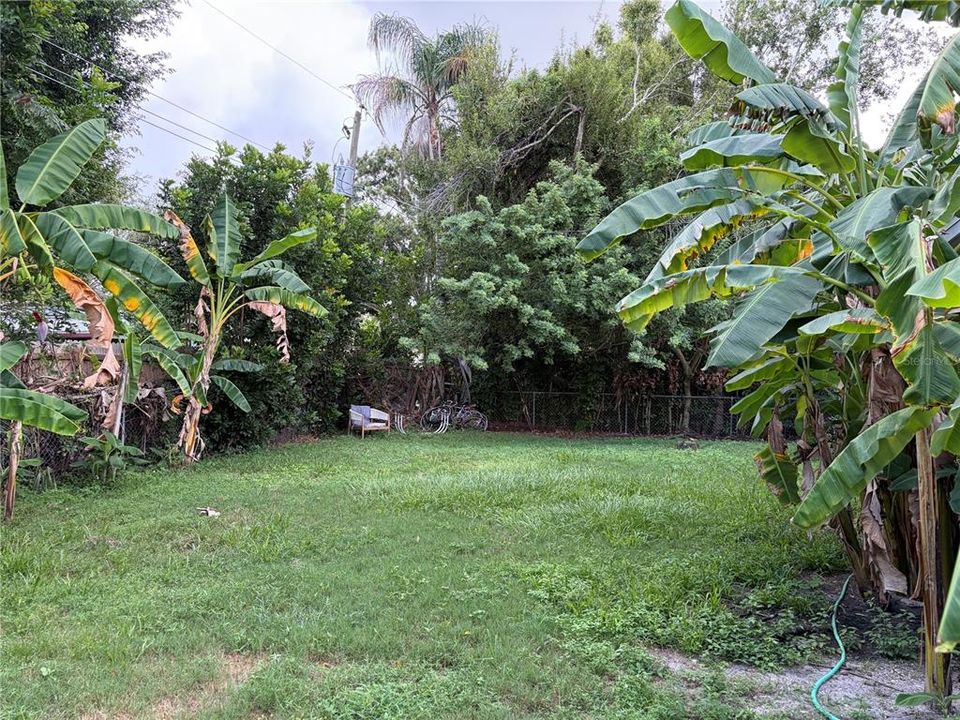 合同活跃: $255,000 (2 贝兹, 1 浴室, 1166 平方英尺)