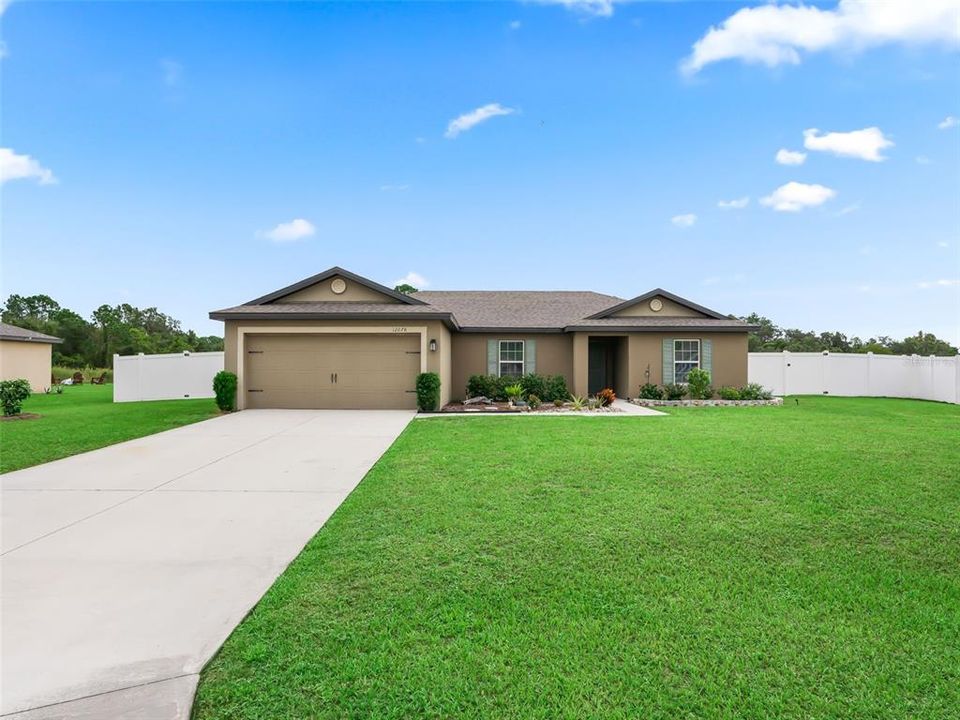 合同活跃: $305,000 (3 贝兹, 2 浴室, 1463 平方英尺)