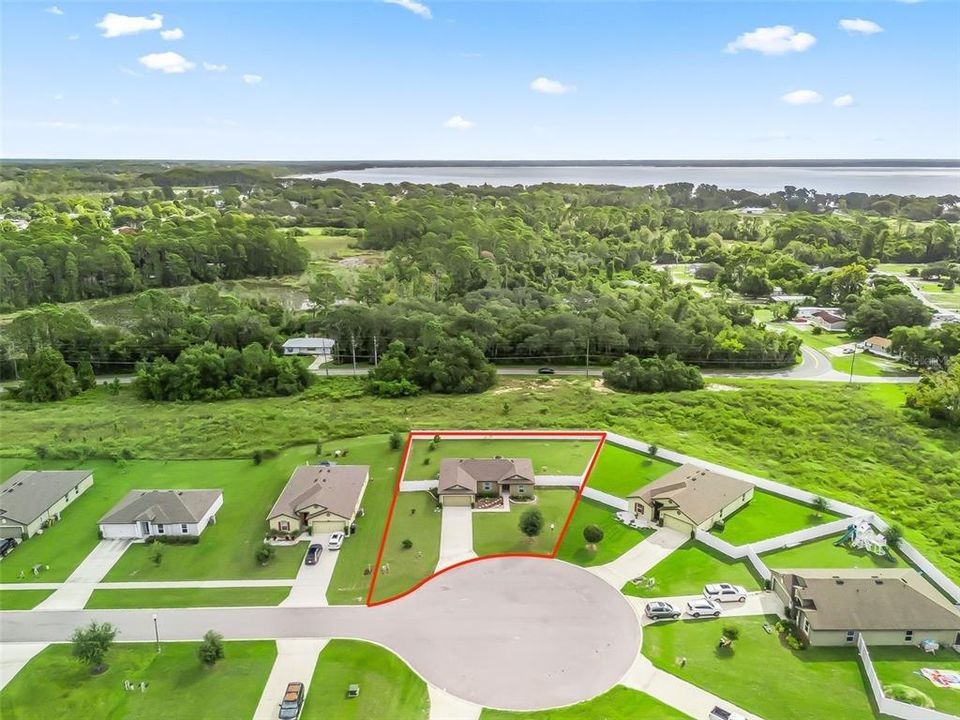 合同活跃: $305,000 (3 贝兹, 2 浴室, 1463 平方英尺)