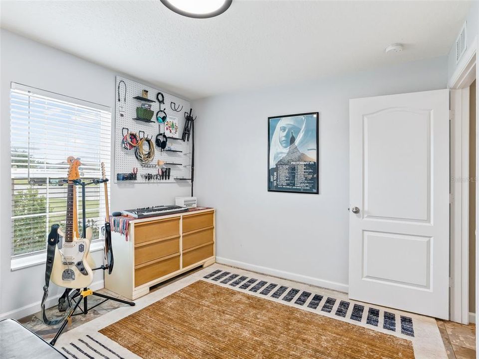 合同活跃: $305,000 (3 贝兹, 2 浴室, 1463 平方英尺)