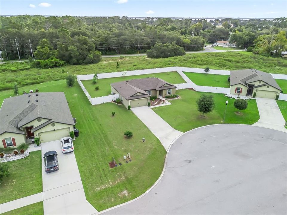 合同活跃: $305,000 (3 贝兹, 2 浴室, 1463 平方英尺)