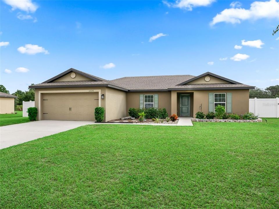 合同活跃: $305,000 (3 贝兹, 2 浴室, 1463 平方英尺)