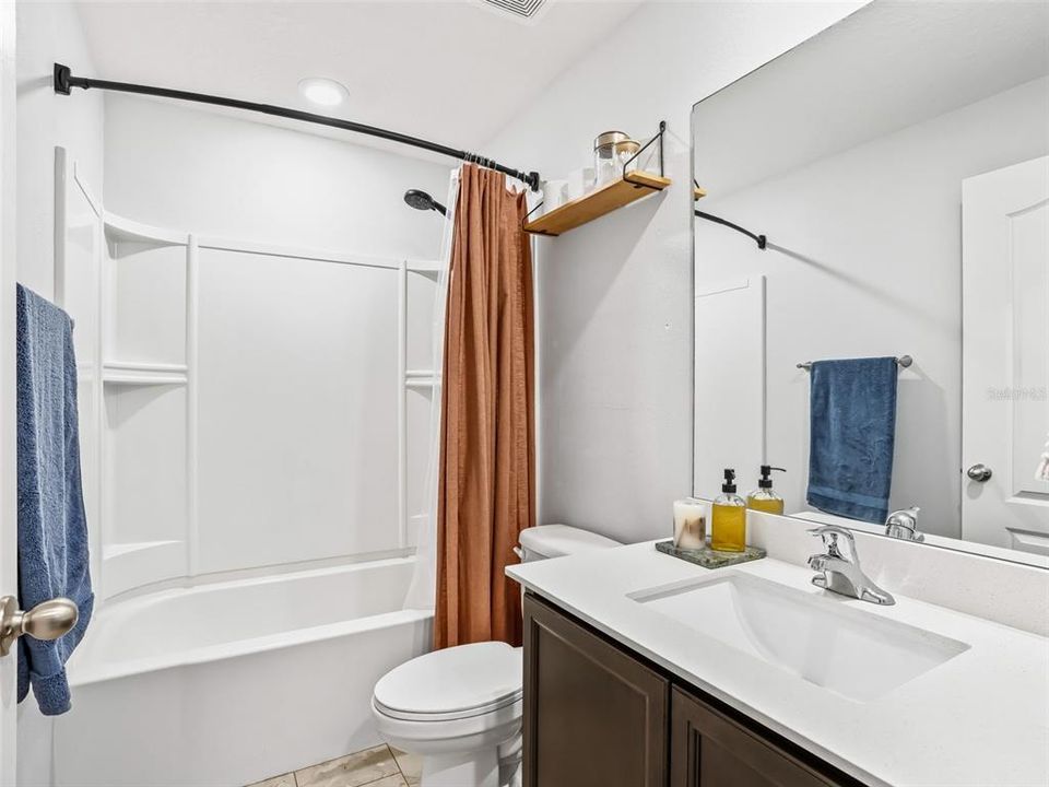 合同活跃: $305,000 (3 贝兹, 2 浴室, 1463 平方英尺)