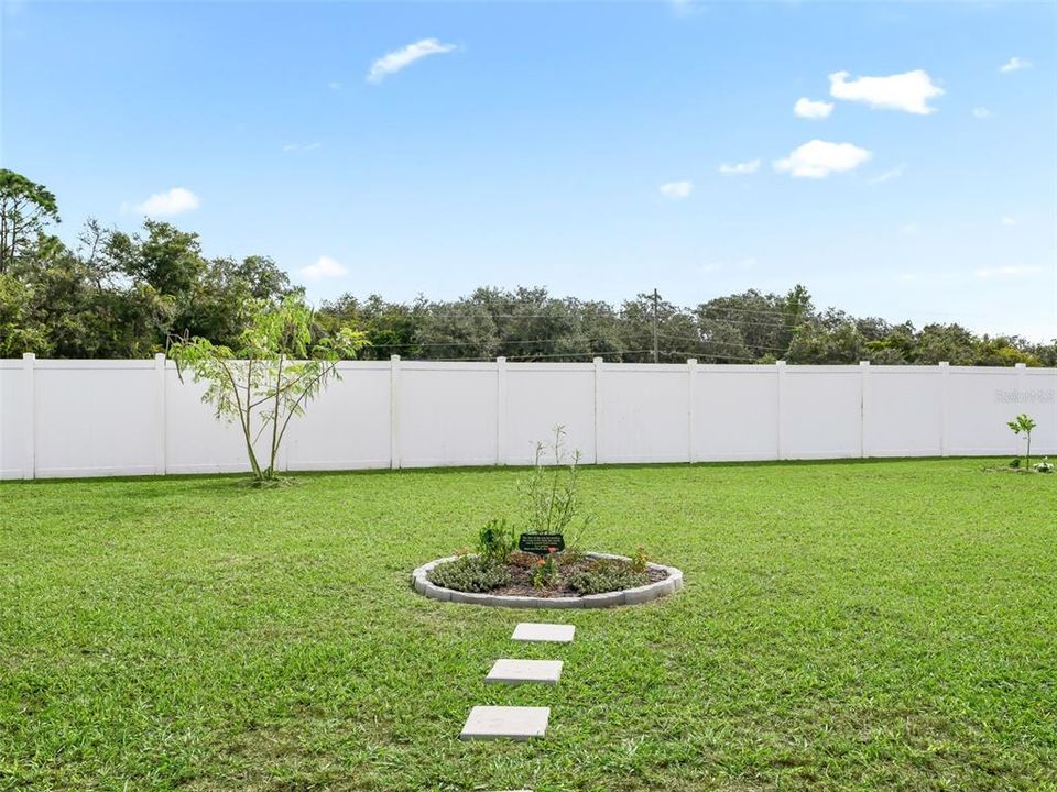 合同活跃: $305,000 (3 贝兹, 2 浴室, 1463 平方英尺)