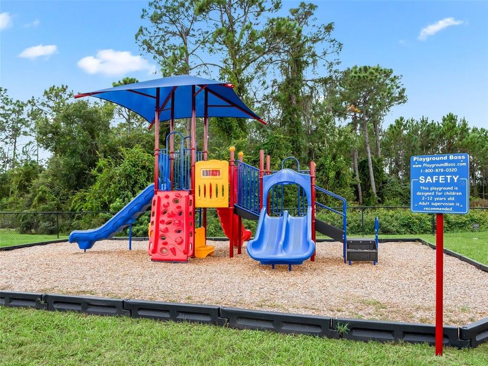 合同活跃: $305,000 (3 贝兹, 2 浴室, 1463 平方英尺)