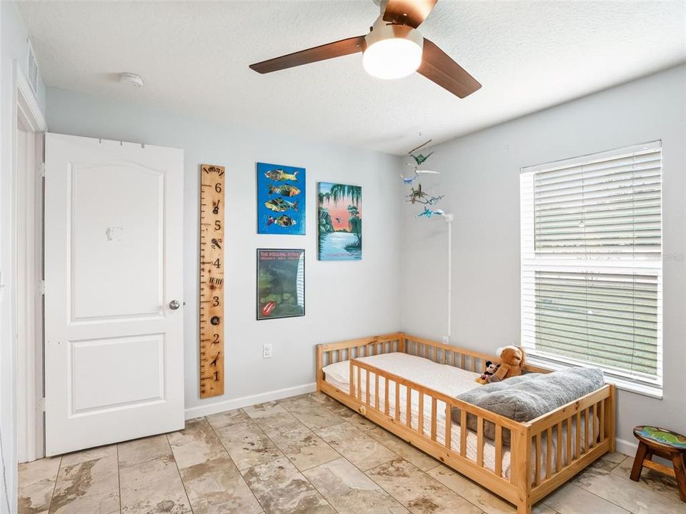 合同活跃: $305,000 (3 贝兹, 2 浴室, 1463 平方英尺)